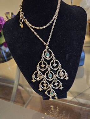 Gold-Tone Multi-Drop Pendant Necklace with Green Stones Excellent